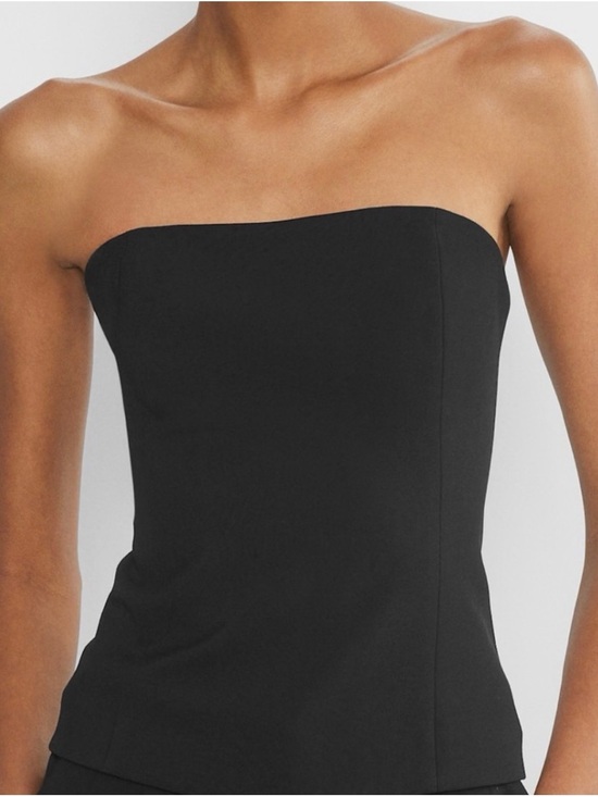 Aritzia Tops - Aritzia Headline Busier Top in Black